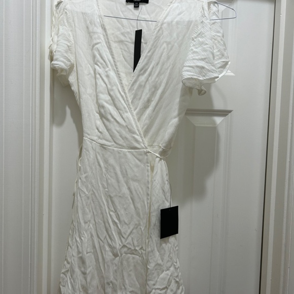Lulus white wrap dress NWT XS - Picture 2 of 6